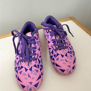 Dream Paris girls soccer cleats size 2Y